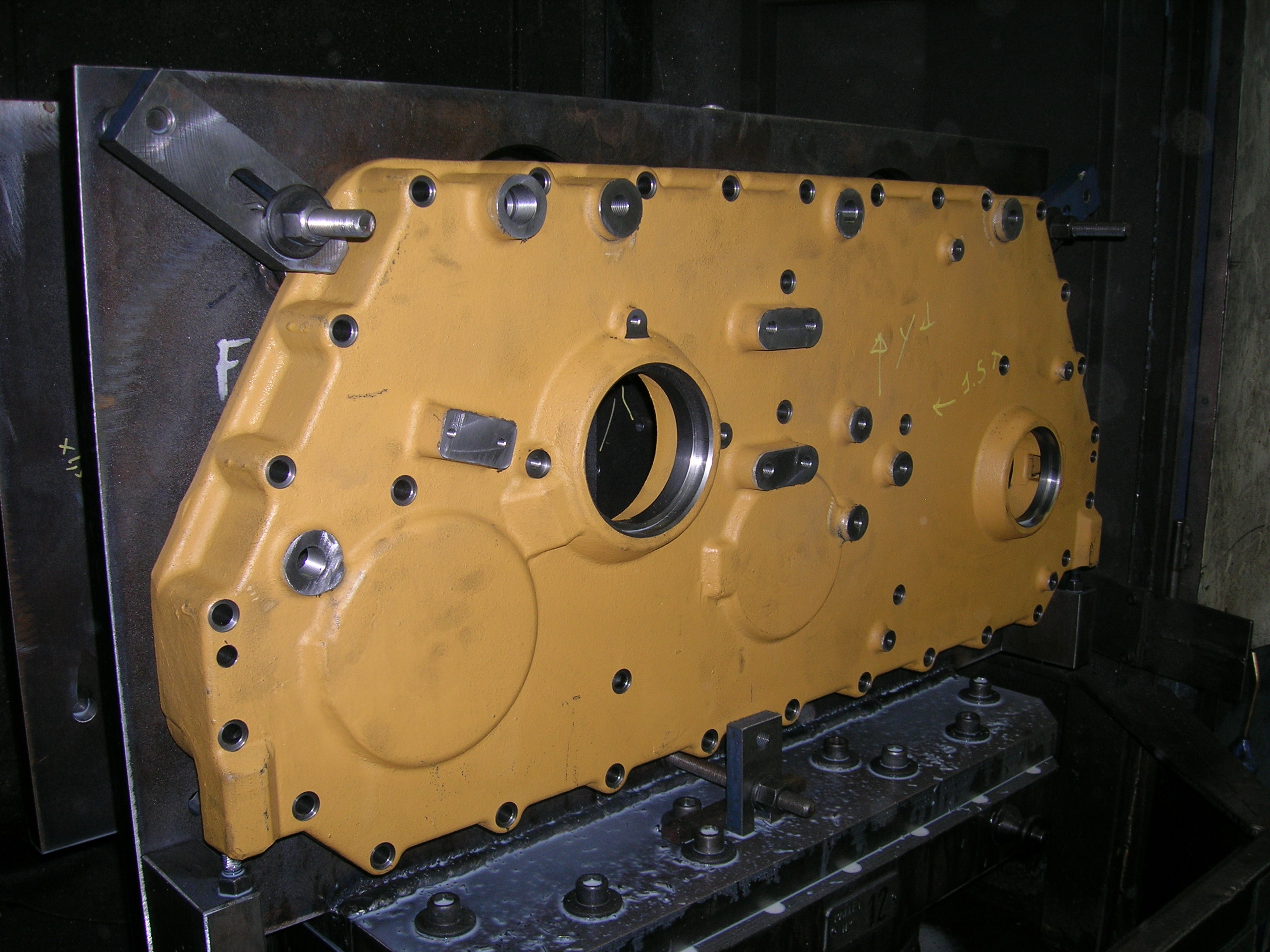 Lavorazione meccanica coperchio in ghisa Qmec srl 